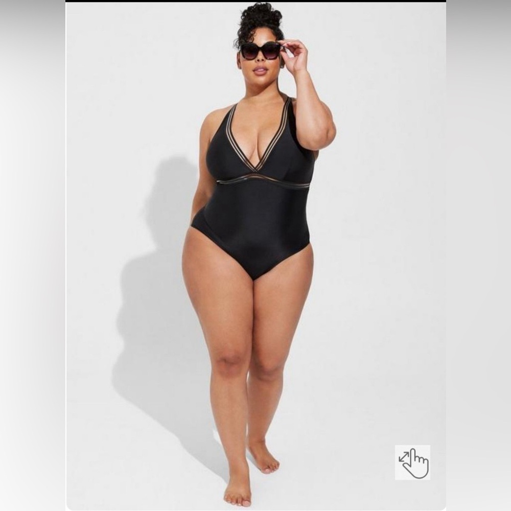 Wireless Elastic Inset One Piece Swimsuit- Torrid 3x
